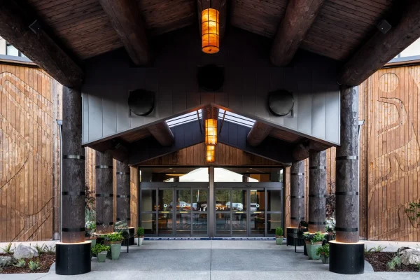 wejście do hotelu 7 Cedars Resort